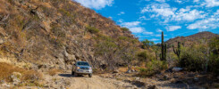 Driving along a dried-up riverbed © Sten Johansson